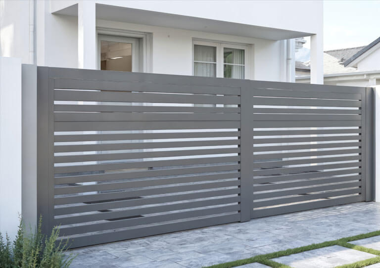 家の周りを囲む門